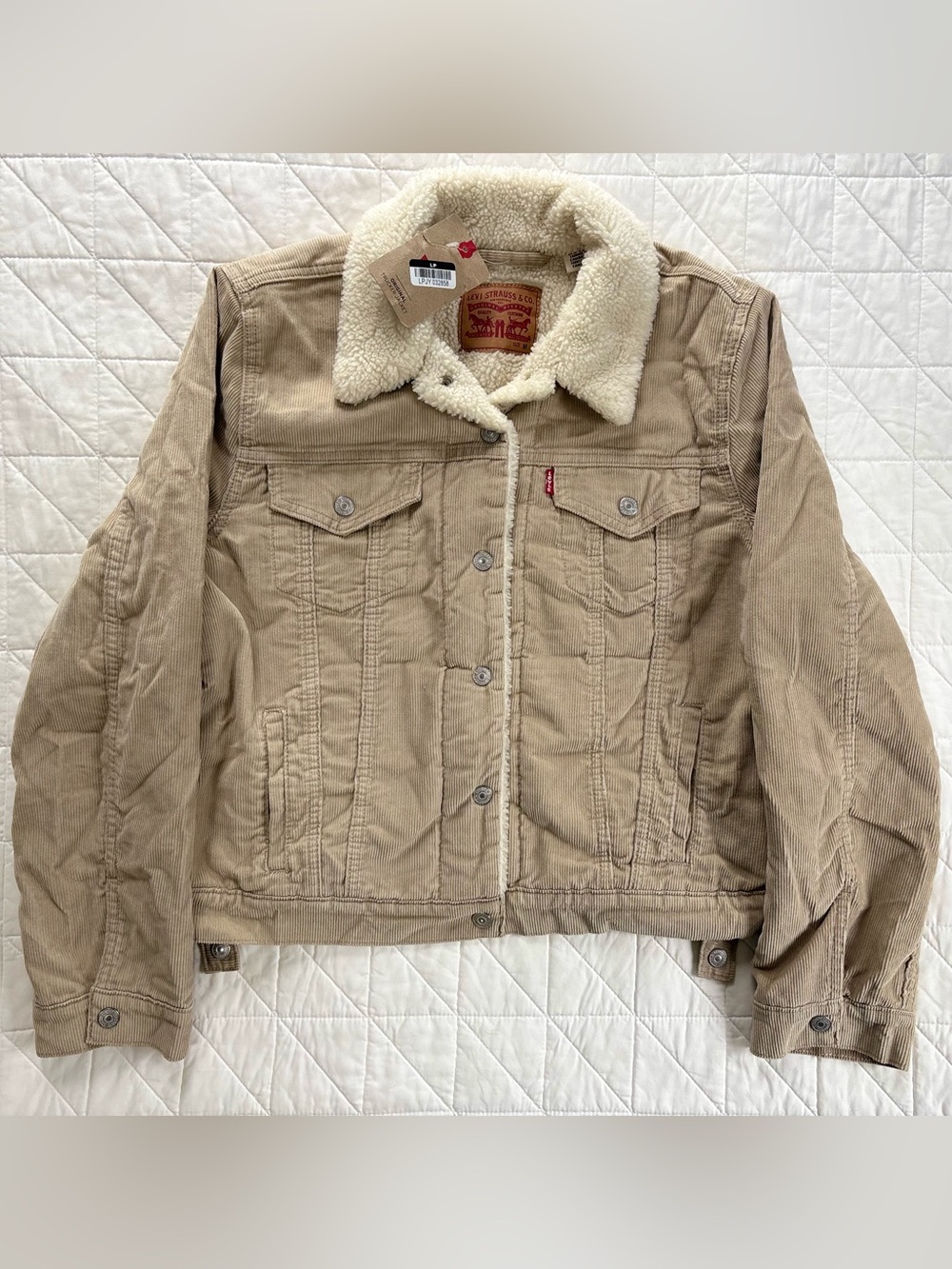 Levi’s Premium Sherpa Lined Corduroy Trucker Jacket Cream Beige- Size Medium NWT